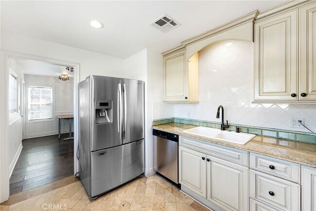 Building Photo - 6000 Woodman Ave