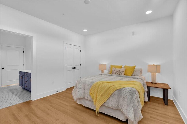 Building Photo - 4704 Sunset Trail