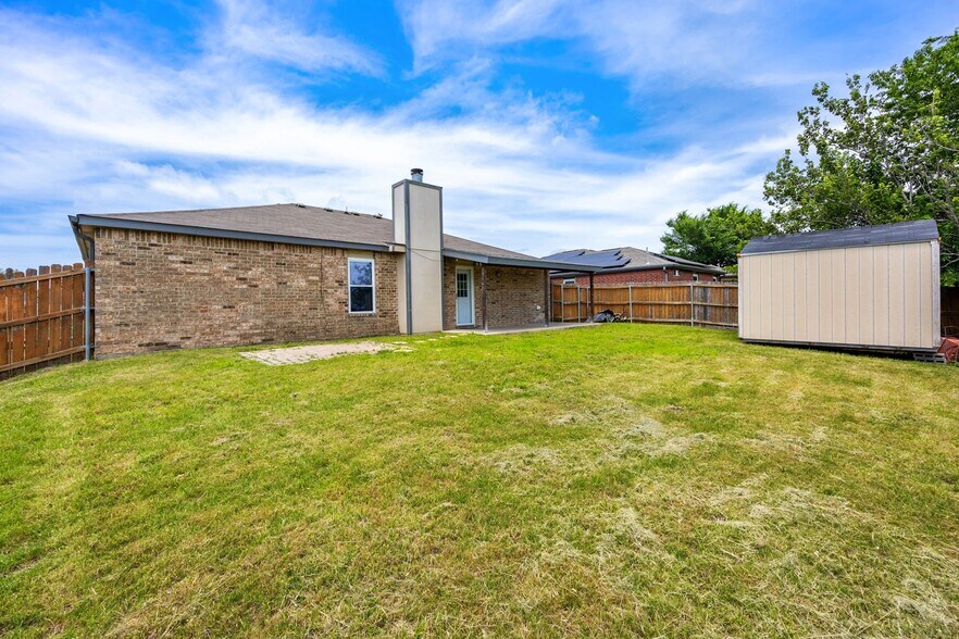 Building Photo - 3208 Viewcrest Dr