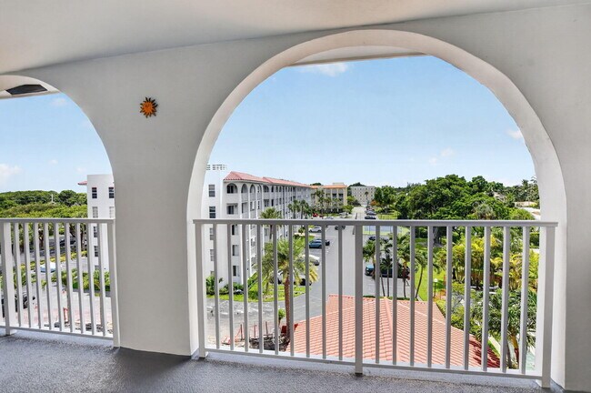 Building Photo - 950 Ponce De Leon Rd
