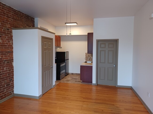 Building Photo - 4380 Chouteau Ave