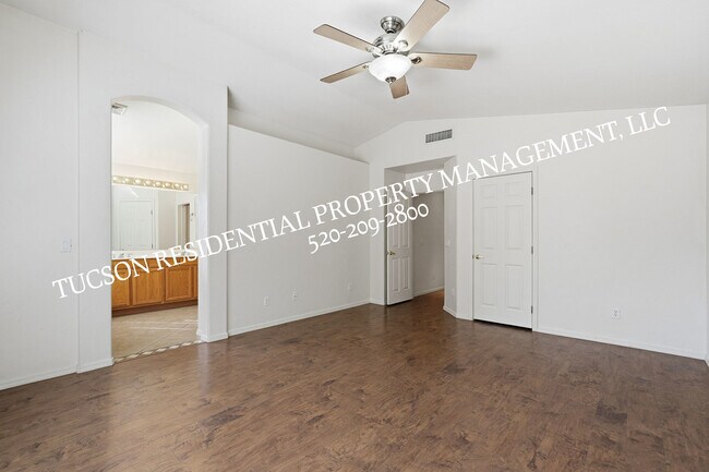 Building Photo - 2440 N Creek Vista Dr