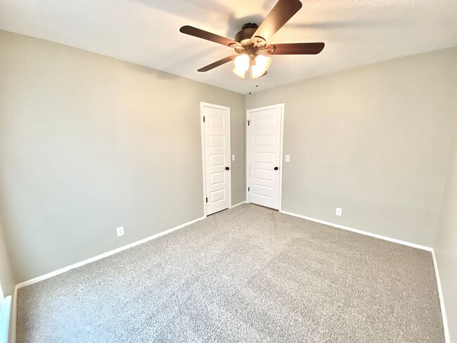 Building Photo - Freshly Updated! Roomy 3-Bedroom Home in J...