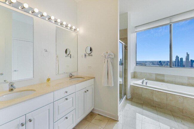Building Photo - 420 E Waterside Dr