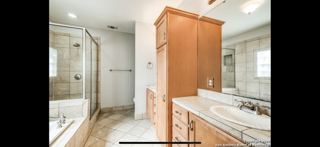 Building Photo - Charming Alamo Heights Cottage
