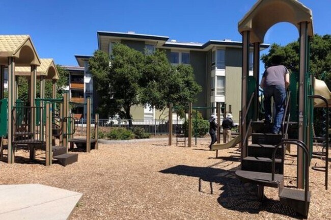 Building Photo - Alameda Apartments