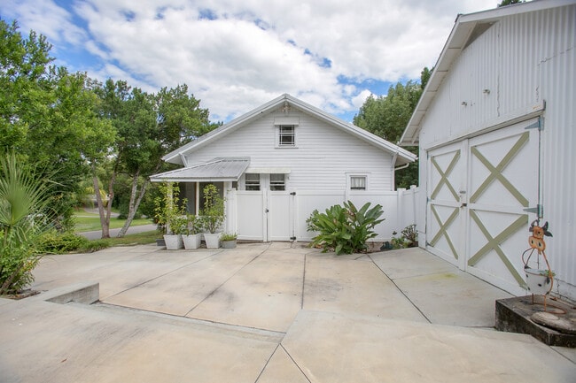 Building Photo - 1056 Stevens St