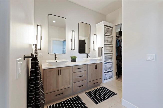Building Photo - Gorgeous 4-Bedroom Home in Dry Creek Ranch...