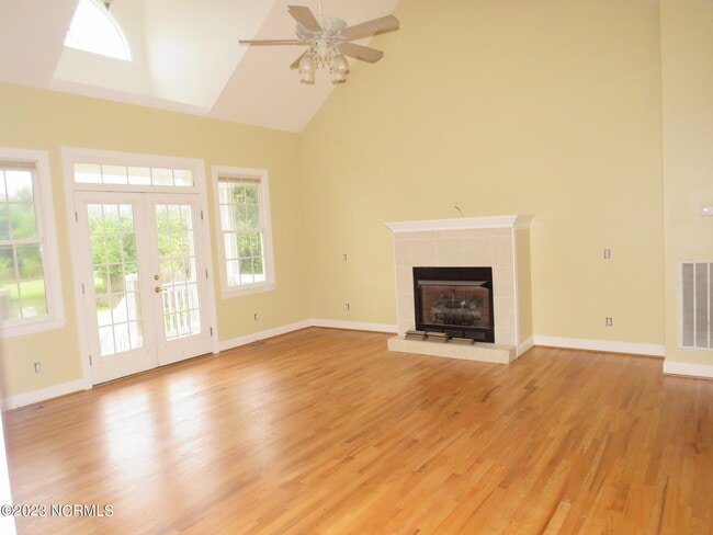 Building Photo - 400 Landfall Ct