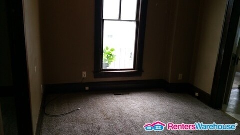 Building Photo - 407 N Elm Ave