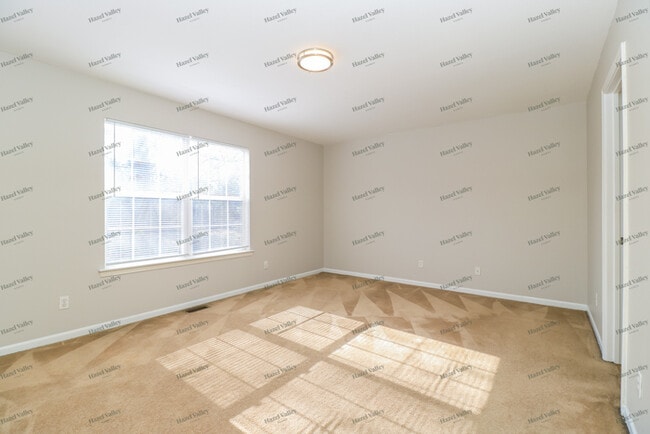 Building Photo - 5381 Lakewood Terrace