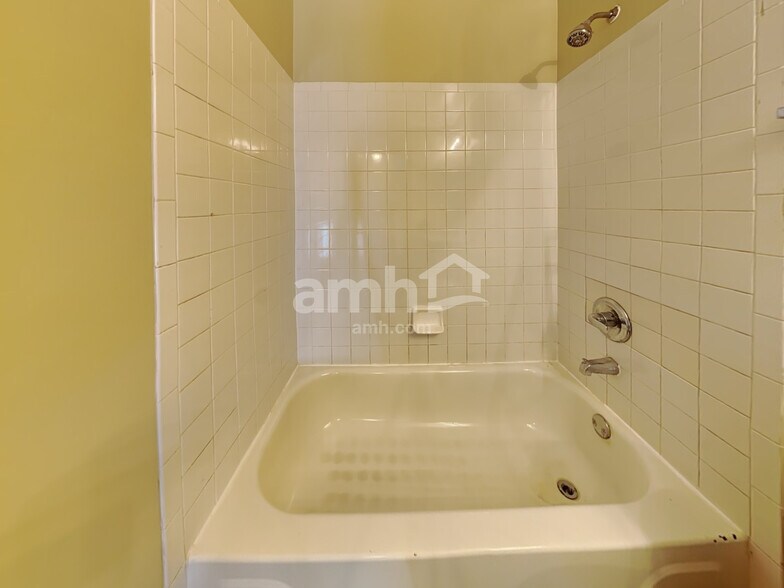 Building Photo - 14017 Emerald Ct