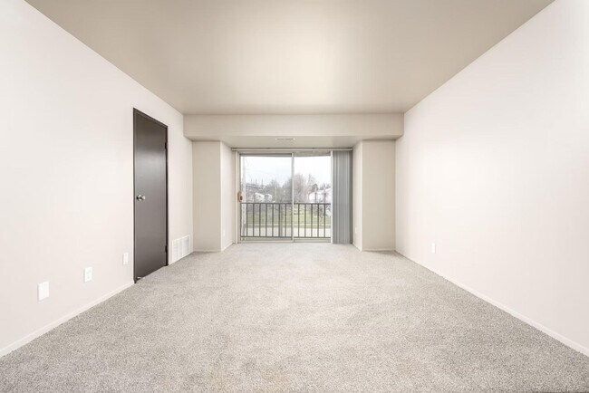 Building Photo - Everett Apartments - 115-08