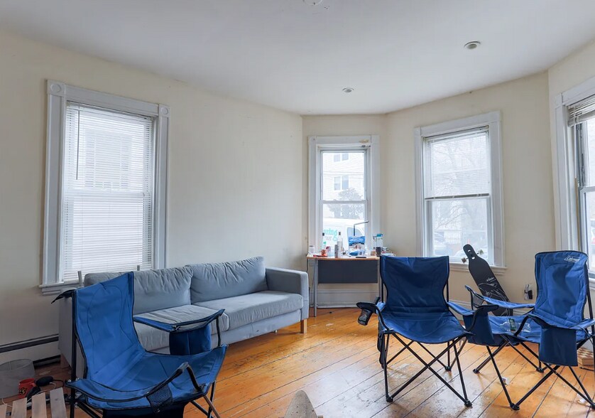 Building Photo - 70 Calumet St