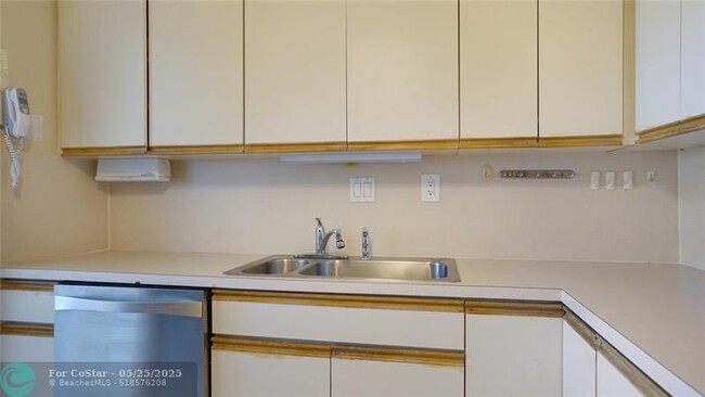 Building Photo - 3750 Galt Ocean Dr
