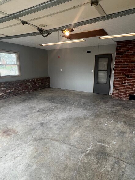 Building Photo - 8005 Casualwood Ct