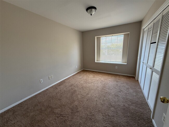 Building Photo - 10007 Emerald Creek Dr