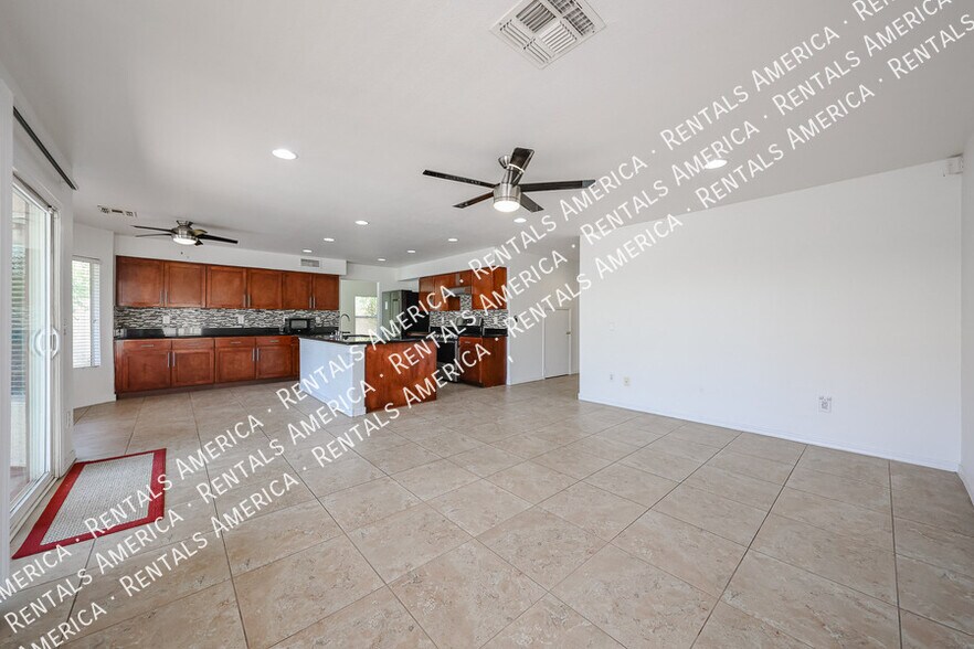 Building Photo - 820 N Granada Dr