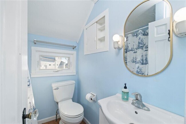 Building Photo - 15 Cedar Ave