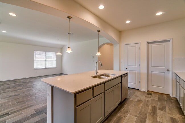 Building Photo - 3500 Pauling Loop