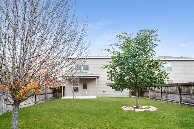 Building Photo - 467 Walnut Crest