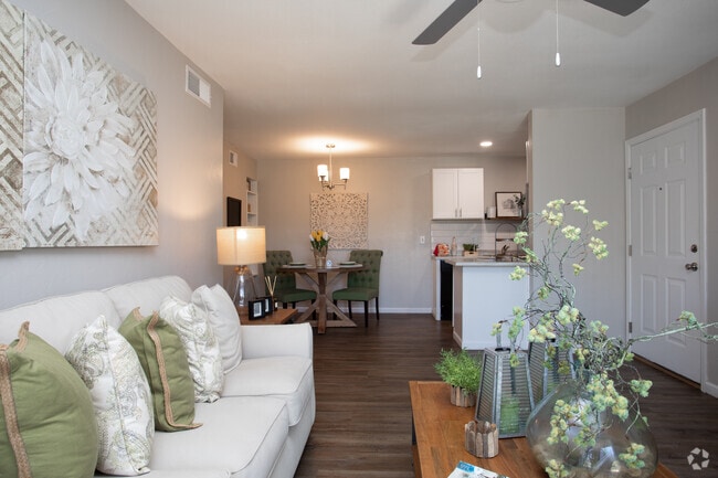 1BR, 1BA - 657 SF - Shadowtree