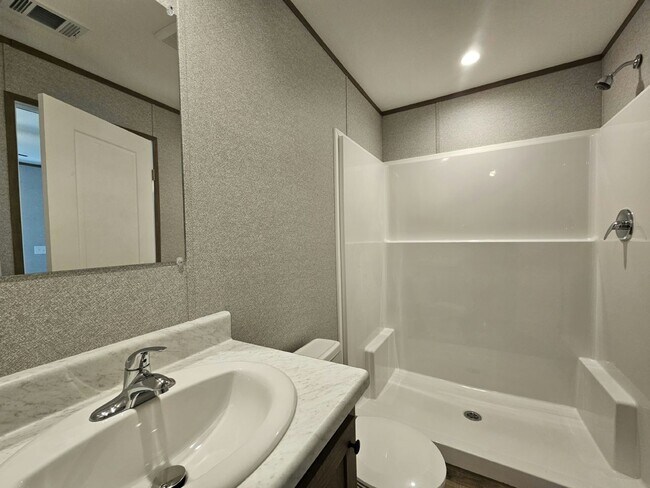 Building Photo - 514 Suwanee Dr