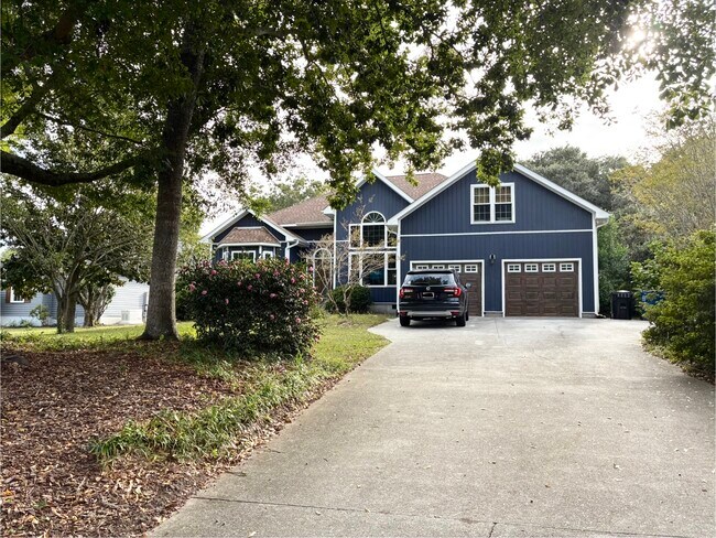 Primary Photo - 427 Lakeview Dr