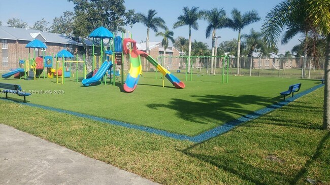 Building Photo - 2000 S Main St