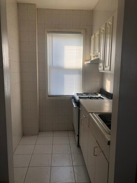 Building Photo - 1641 Acushnet Ave