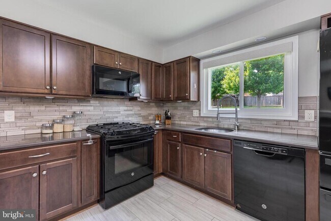 Building Photo - 6006 Rivanna Dr