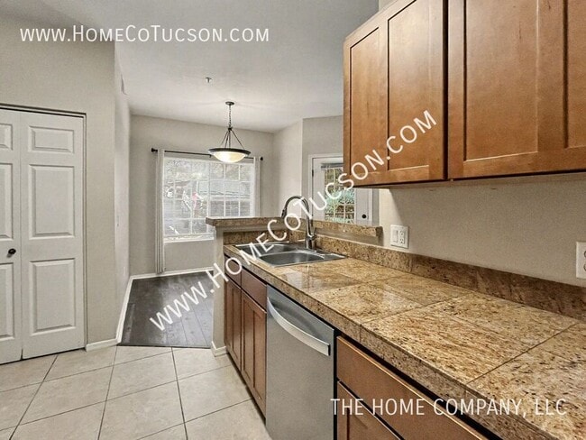 Building Photo - 1500 E Pusch Wilderness Dr