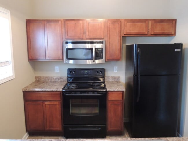 Building Photo - 3 bed, 2 bath, 2 car garage townhouse w/ bonus room in West Knoxville