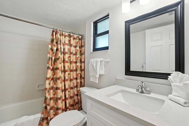 Building Photo - 600 Neapolitan Way