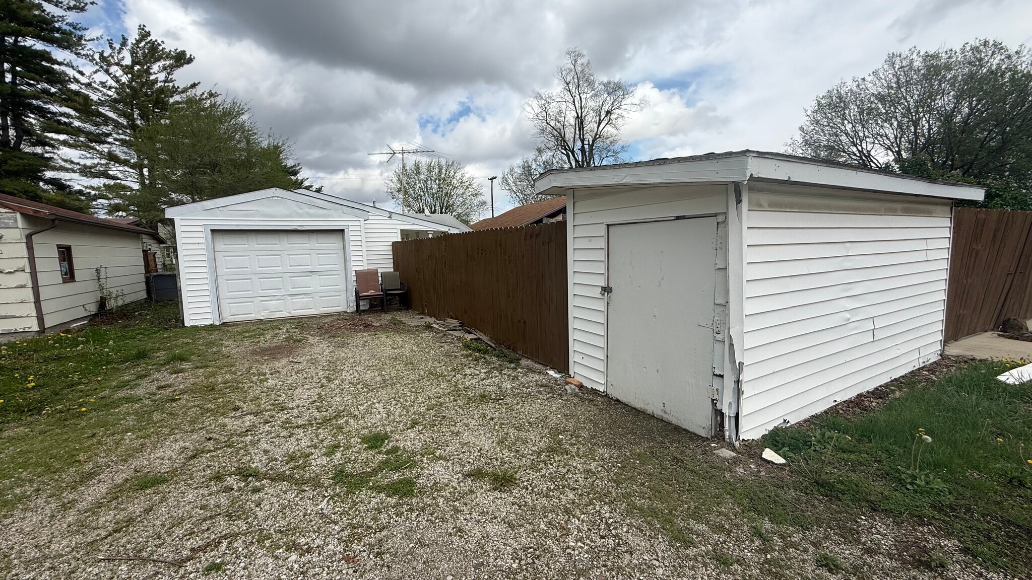 Garage door & shed - 245 Columbia St