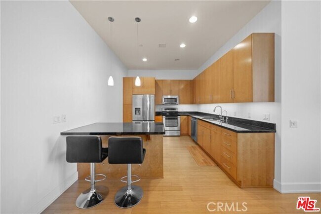 Building Photo - 3223 W 6th St