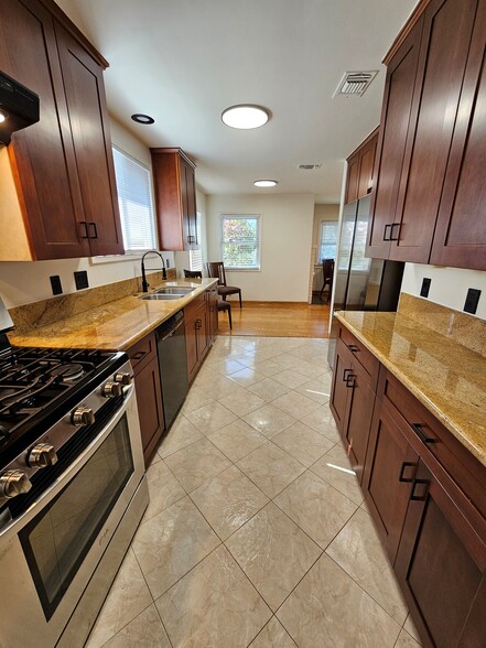 Building Photo - 2942 Midvale Ave