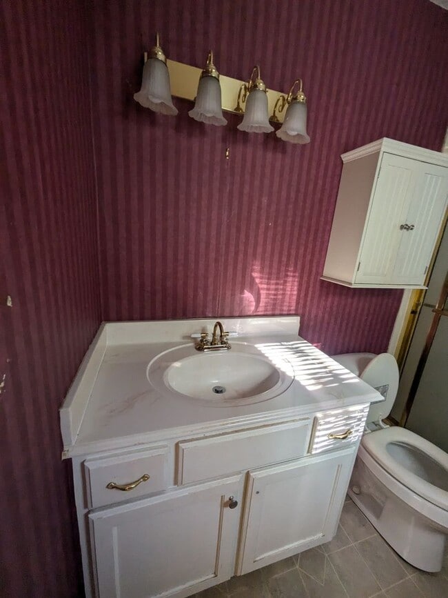 Building Photo - 717 Riffle Ave