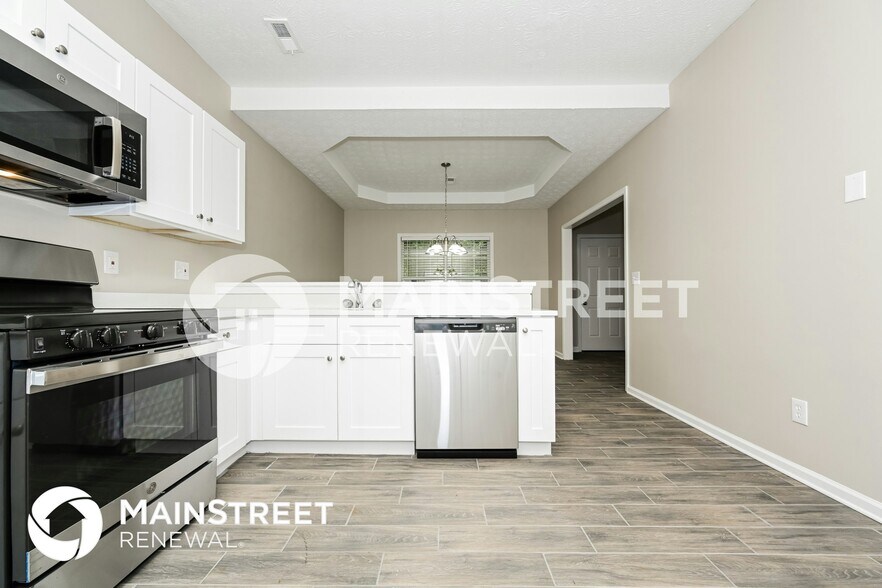 Building Photo - 615 Shadowmoore Dr