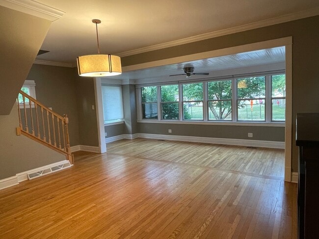 Building Photo - 831 Hayes Ave