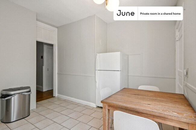 Building Photo - Room in Shared 4 bed/2 bath home in Allston