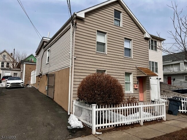 Building Photo - 51 Delaware St