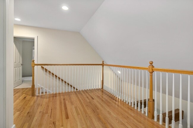 Building Photo - 50 Mainmast Cir