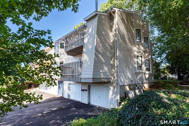 Building Photo - 60 Overlook Ave