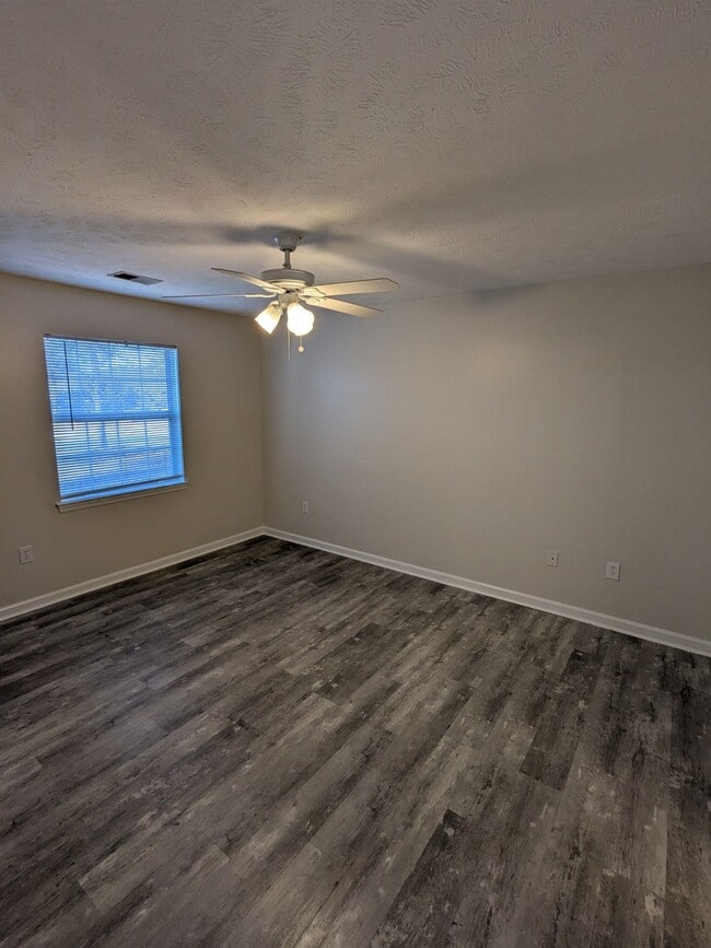 Building Photo - 627 Waterway Village Blvd