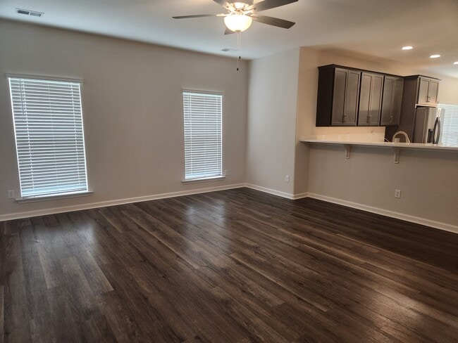 Building Photo - 271 Chestnut Dr