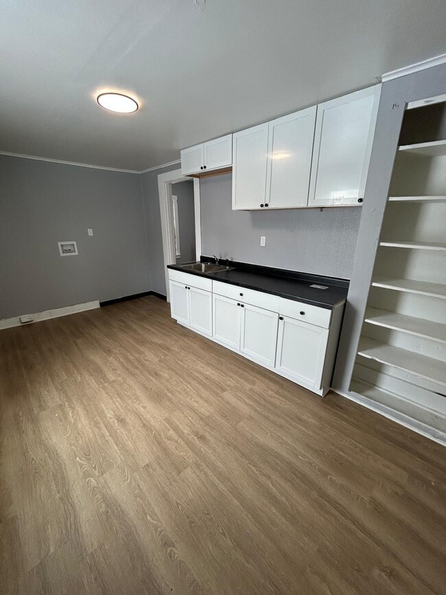 Building Photo - 319 Commercial St