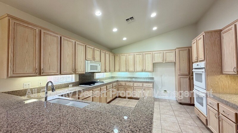 Building Photo - 80230 Green Hills Dr