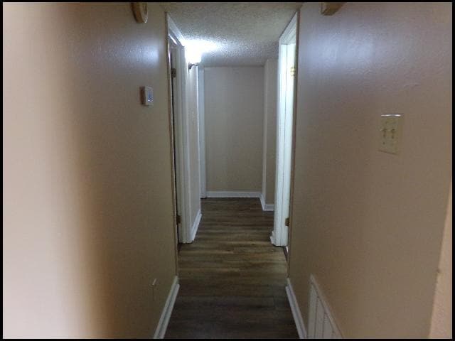 Building Photo - 39 Oak Forest Loop