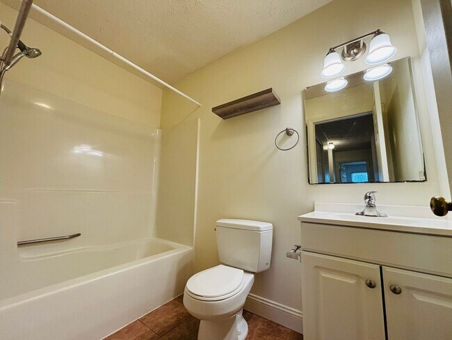 Building Photo - 1439 Sandy Cir